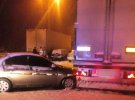 В Гребенковском районе на Полтавщине на заснеженной дороге столкнулось 5 автомобилей