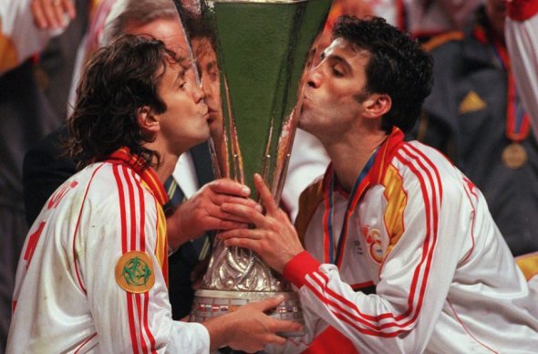 Шукюр виграв з "Галатасараєм" Кубок УЄФА в 2000 році