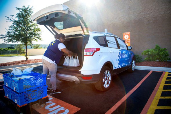 Walmart уже предлагает доставку пищевых продуктов с помощью различных сервисов доставки