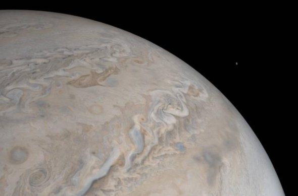 Станция "Юнона" передала на Землю новый снимок Юпитера. Фото: NASA