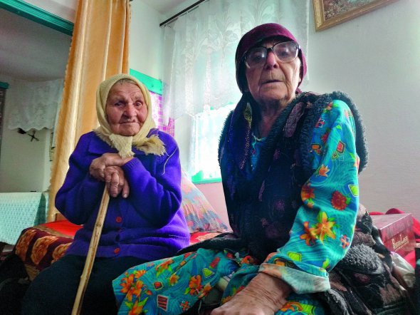 Двоюрідні сестри Ганна Басараба (ліворуч) і Віра Мортко згадують довоєнне голодне дитинство