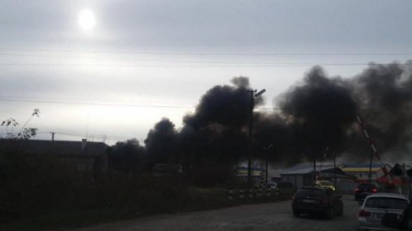 В Виноградове на Закарпатье начался  масштабный пожар: горят склады предпринимателя
