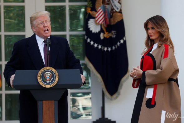 На жене президента США был роскошный наряд, когда она появилась на мероприятии в Белом доме.
