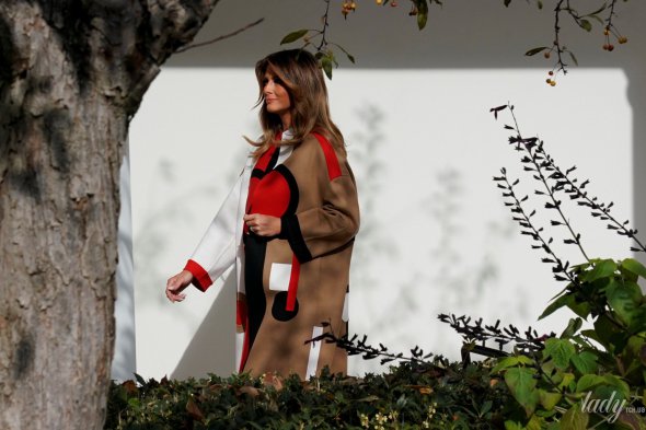 На дружині президента США було розкішне вбрання, коли вона з'явилася на заході в Білому домі.