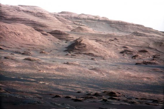 Подножие Марсианской горы Шарп. Фото: NASA