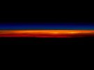 Фотография восхода солнца, сделанная космонавтом NASA Скоттом Келли на борту Международной космической станции, март 2016 года. Фото: NASA