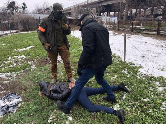 На Київщині  правоохоронці затримали офіцера поліції. Він  вимагав хабар