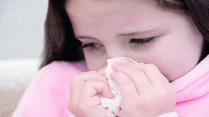 На початку застуди варто промивати закладений ніс фізрозчином. Його можна придбати в аптеці чи приготувати в домашніх умовах