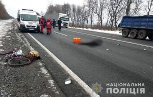 Вінниччина: водій євробляхи на смерть збив велосипедистку, яка намагалась переїхати дорогу