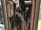 Японский художник Монд из Токио, создал арт-проект под названием "Диорамы книжного шкафа". Он размещает между книгами миниатюрные копии узких японских улиц