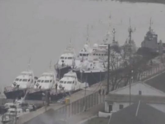 Российские оккупанты отконвоировали украинские корабли на одну из своих баз в Керчи