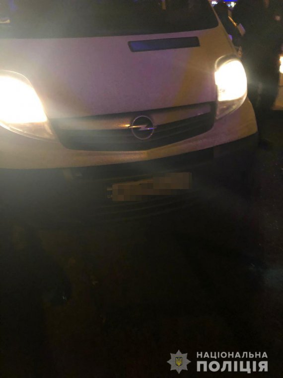 В Запорожье 54-летний гражданин Грузии расстрелял на улице своего 37-летнего должника и скрылся на автомобиле Opel Vivaro