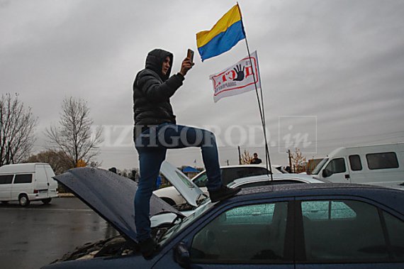 Протестуючі перекрили кордон з Угорщиною