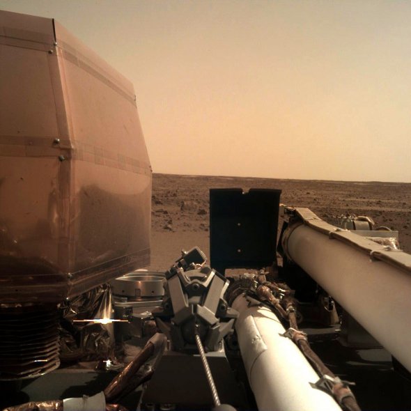 Аппарат InSight удачно сел на Марсе. Фото: NASA