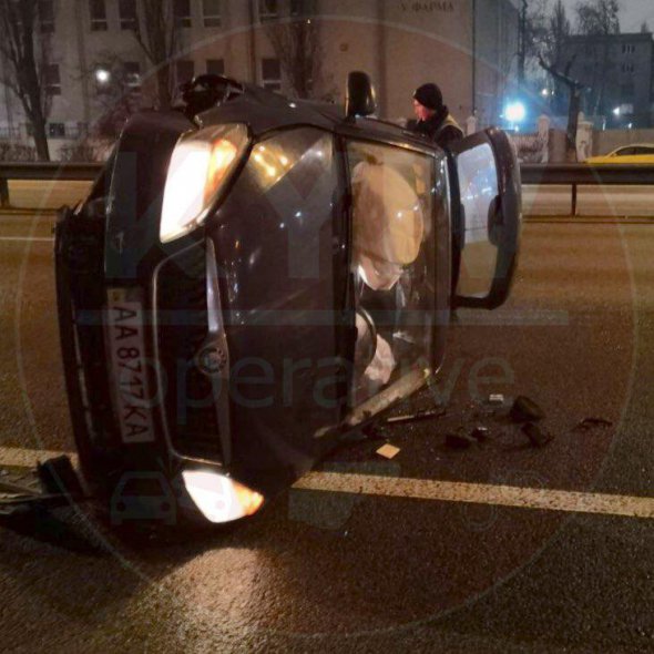 В Киеве на просп. Победы водитель такси Uklon с пассажиром в салоне попал в ДТП