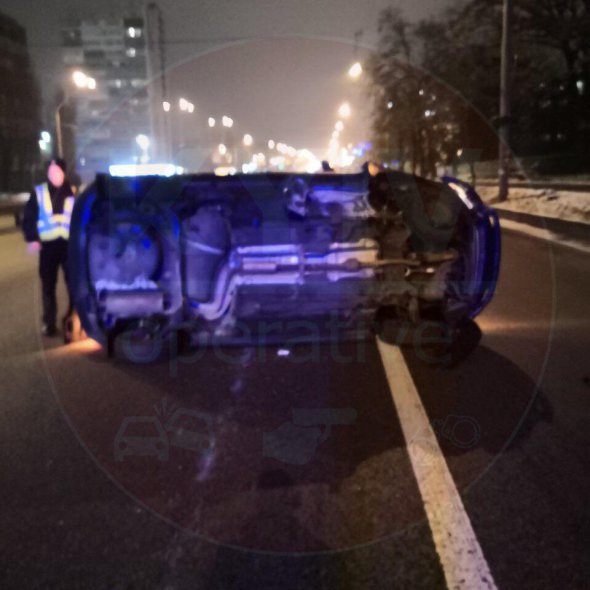 В Киеве на просп. Победы водитель такси Uklon с пассажиром в салоне попал в ДТП