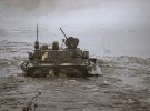 Військові навчання 93-ї бригади здолання водних перешкод