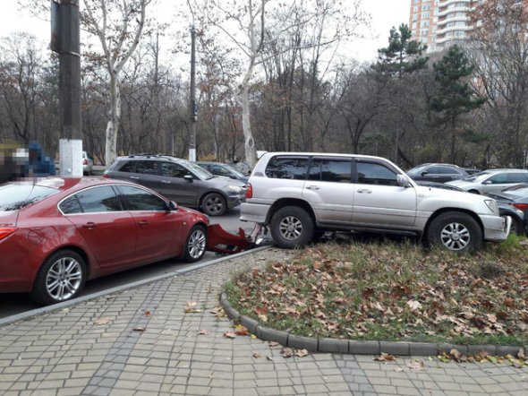 В Одесі сталося ДТП за участі п'яти автівок. Фото: Патрульна поліція