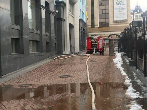 У будівлі Міністерства фінансів на вул. Межигірській у Києві сталася пожежа