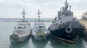 Дипломаты призвали Россию отпустить украинских моряков и вернуть корабли. Фото: BBC.com