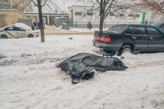 27-летний мужчина выбросился с 14 этажа дома по ул. Олейника, 3 в Киеве