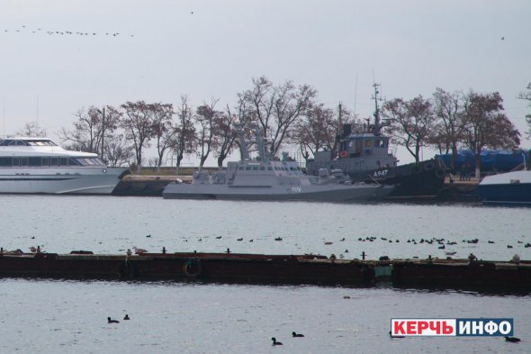 29 ноября захваченные украинские корабли еще стояли в керченском порту