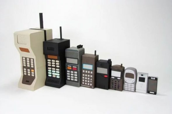 Эволюция мобильных телефонов. Фото: Канал 24