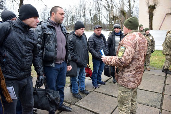 Чисельність бажаючих стати до строю, значно перевищує потребу на сьогодні, - Степан Полторак