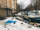 У Києві чоловік викинувся з вікна своєї квартири на 7 поверсі.   Загиблому було 83 роки