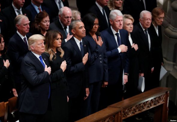 Президенти і перші леді: Дональд і Меланія Трамп, Барак і Мішель Обама, Білл і Хілларі Клінтон, Джиммі і Розалін Картер