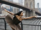 Балерины устроили откровенную фотосессию в бумажных костюмах на улицах Нью-Йорка, Парижа, Рима и Монреаля