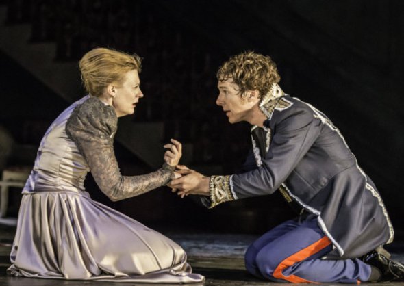 Бенедикт Камбербетч грав принца Данського в театральній постановці "Гамлета"