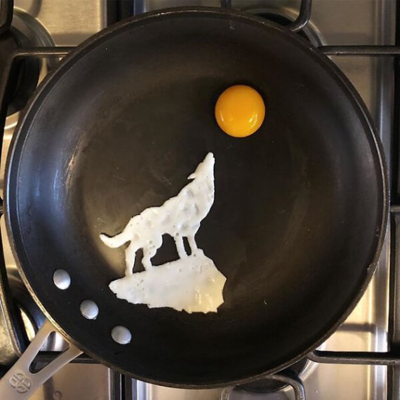 Роботи художниці перевертають уявлення про те, як можна подавати яєчню.