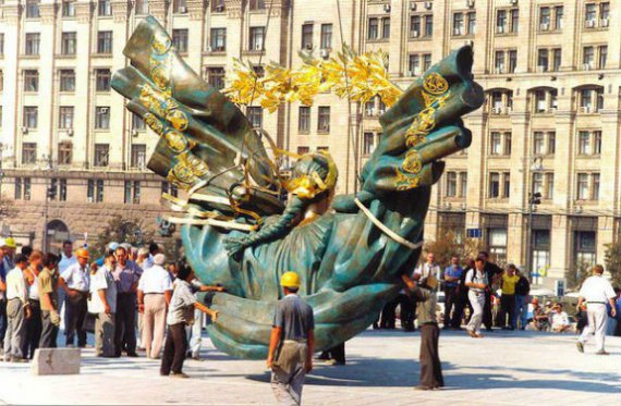 На місці Леніна, який стояв на Хрещатику, поставили монумент Незалежності