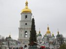 Главную елку страны и новогоднее городок уже начали устанавливать на Софийской площади