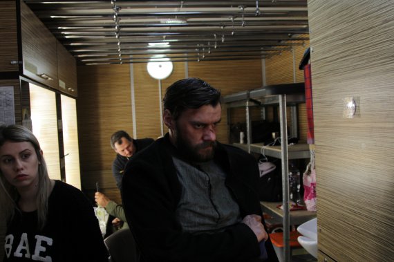 Виконавець ролі отамана Деркача Остап Дзядик готується до зйомок.