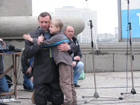 Влітку 2014 року в Донецьку були придушені будь-які проукраїнські виступи. Молитовний марафон залишився єдиним острівцем