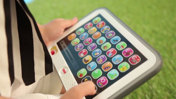 "Розумні" планшети допоможуть малюкові вивчити букви, цифри, прості вірші та пісні. 