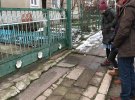 В Тернопольской области в городе Чортков посреди каменной дороги заметили надгробия