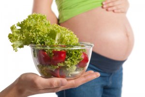 Фрукты и овощи во время беременности обязательно есть во время всех приемов пищи и перекусов. Фото: dityinfo.com