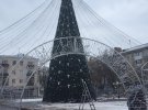 Полтаві монтують головну ялинку