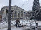Полтаві монтують головну ялинку