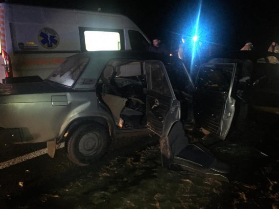 В Одеській області на трасі зіткнулися два автомобілі,   загинули двоє людей