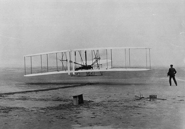 Американець Орвілл Райт здійснив перший у світі політ на літаку. Фото: Вікіпедія