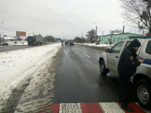 В селе Поддубцы на Волыни на пешеходном переходе автомобиль насмерть сбил 9-летнюю девочку