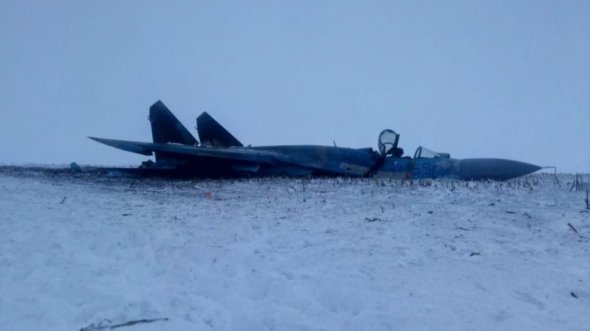На Житомирщині під час заходження на посадку розбився літак Су-27