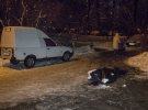 В Киеве на ул. Ромена Роллана, 7а обнаружили труп мужчины. Тело лежало у 16-этажного дома