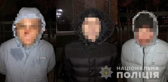 В Киеве на улице Щусева задержали банду квартирников сразу после совершения кражи
