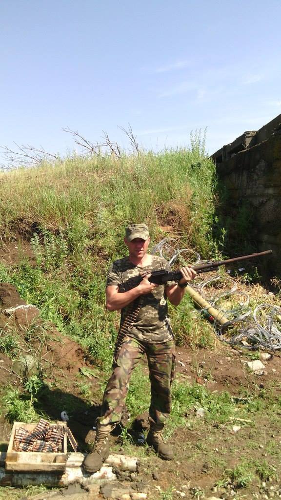 Дмитро "Санич" Клименко родом з села Кам'янка, Каховського району Херсонської області. Командир бойової машини — командир відділення у 54-ОМБр. Нагороджений орденом "За мужність" III ступеня (посмертно)