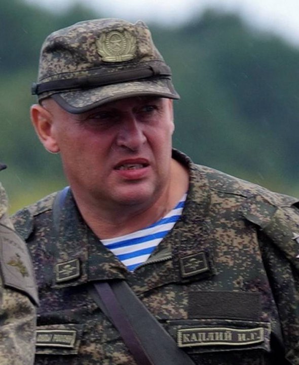 Наступником Наумця на посаді командира 76-ї ДШД став полковник Ігор Каплій